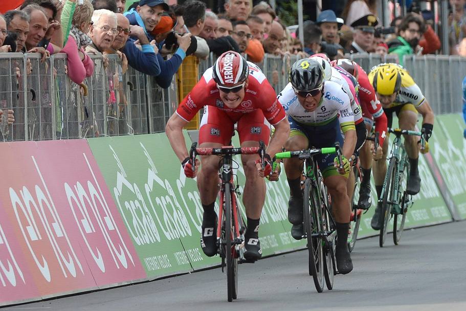 Andre Greipel coglie il terzo successo in questo Giro sul traguardo di Bibione, dopo Benevento e Foligno. Ansa